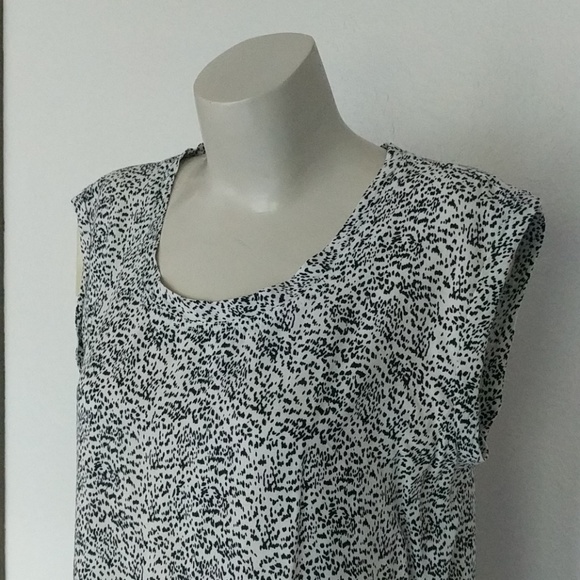 Velvet Heart Tops - Dotted animal print top Velvet Heart Tops - Dotted animal print top